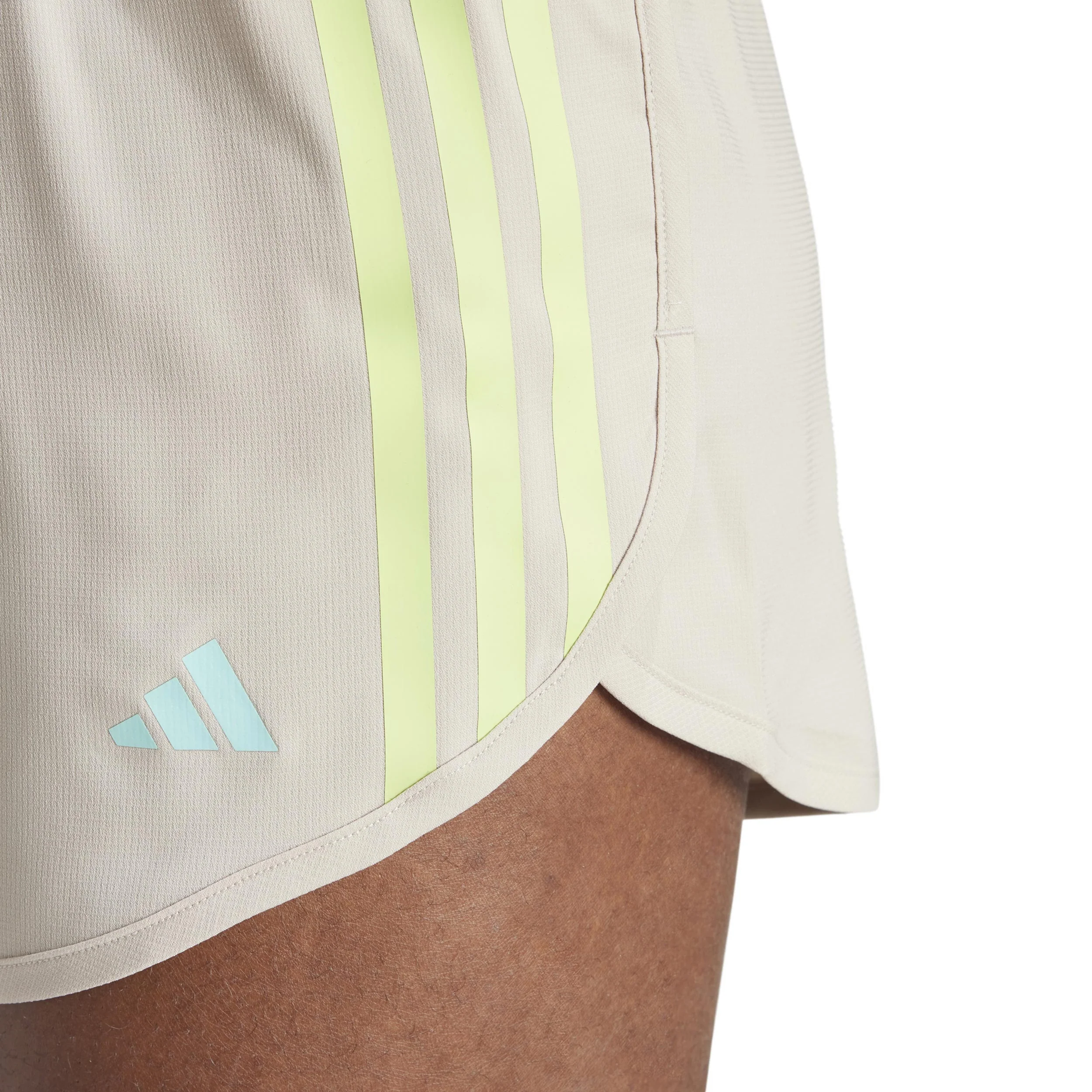 Own The Run 3S Laufshorts Damen-Beige - Image 6