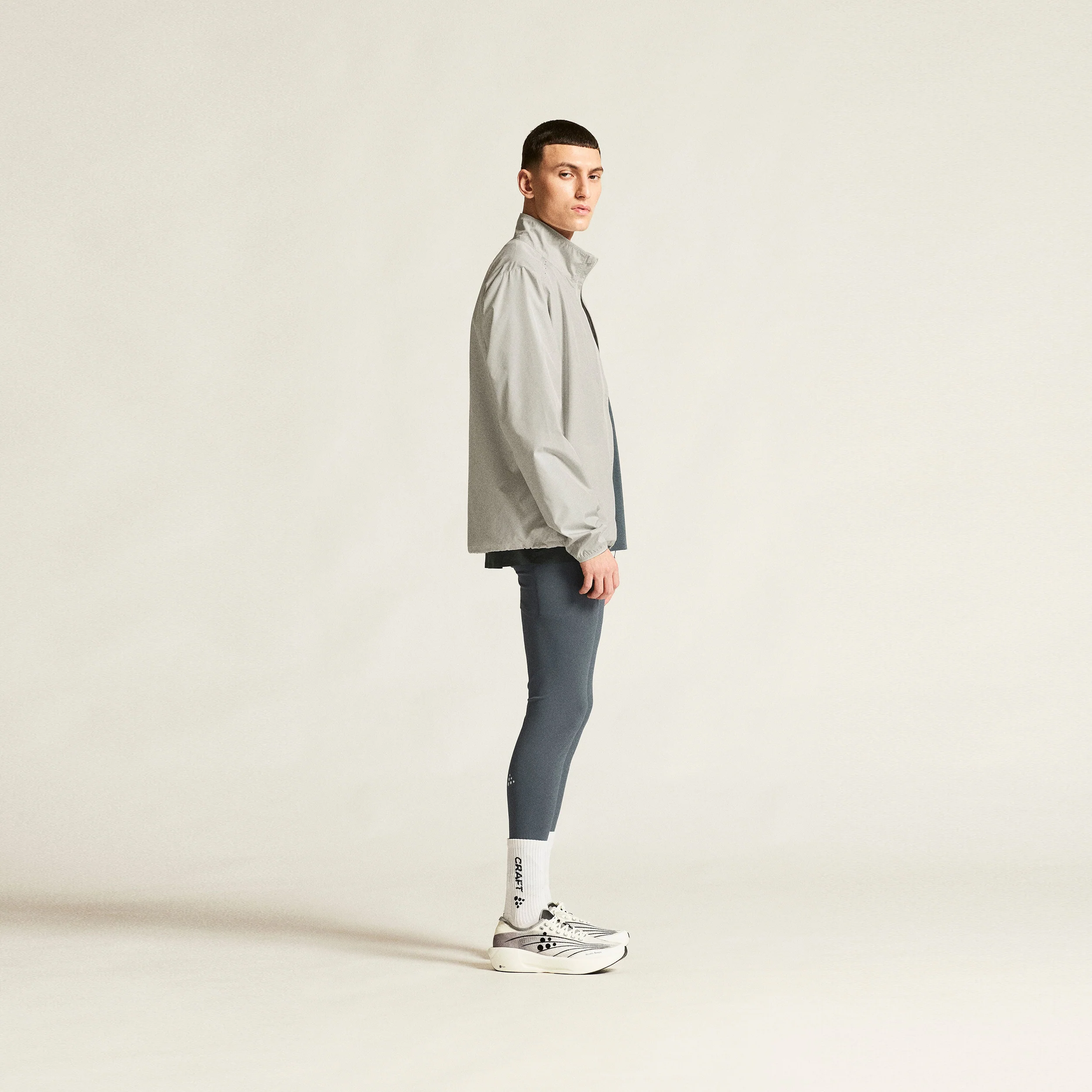 Essence Wind Laufjacke Herren - grau - Image 5