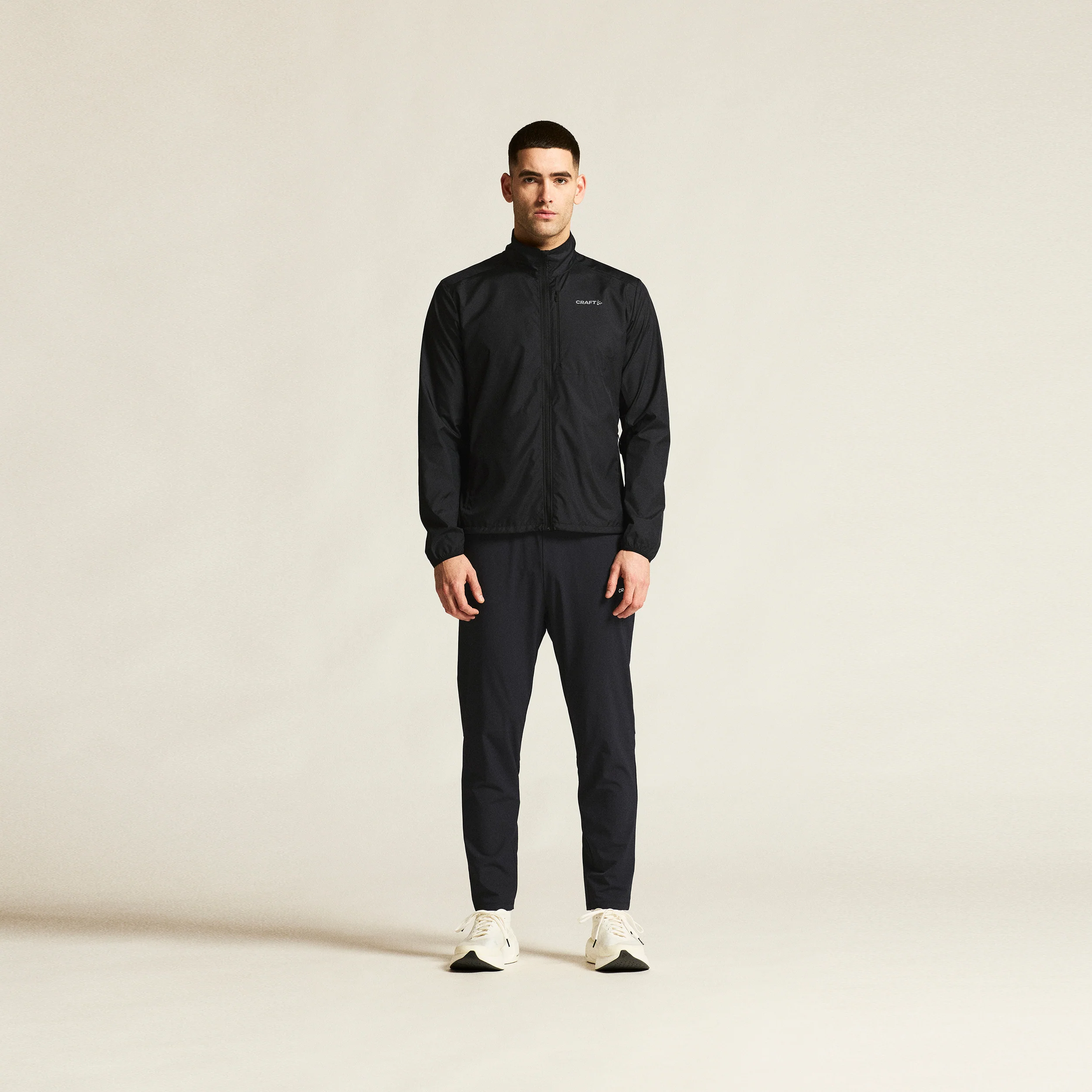 Essence Wind Laufjacke Herren - schwarz - Image 6