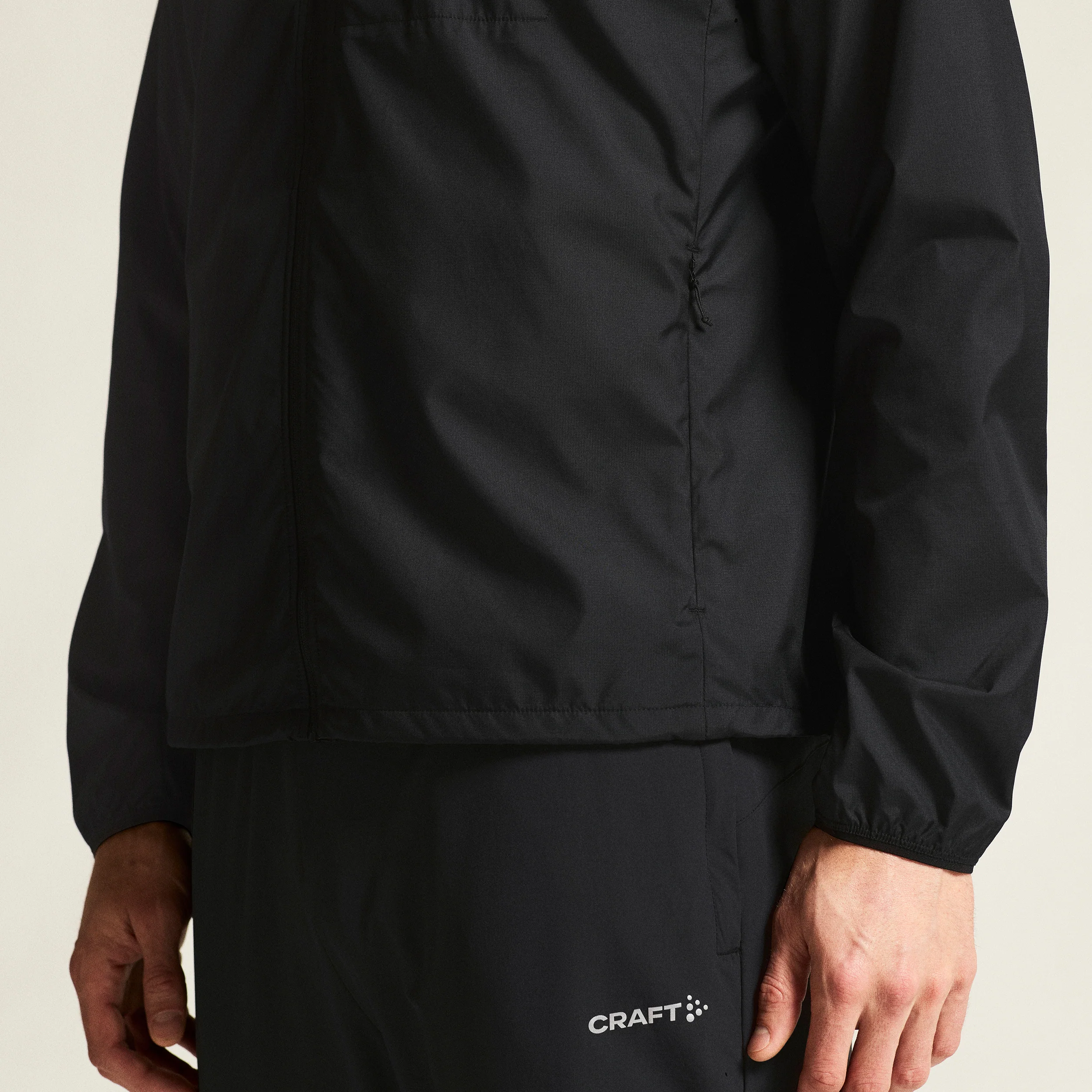 Essence Wind Laufjacke Herren - schwarz - Image 8