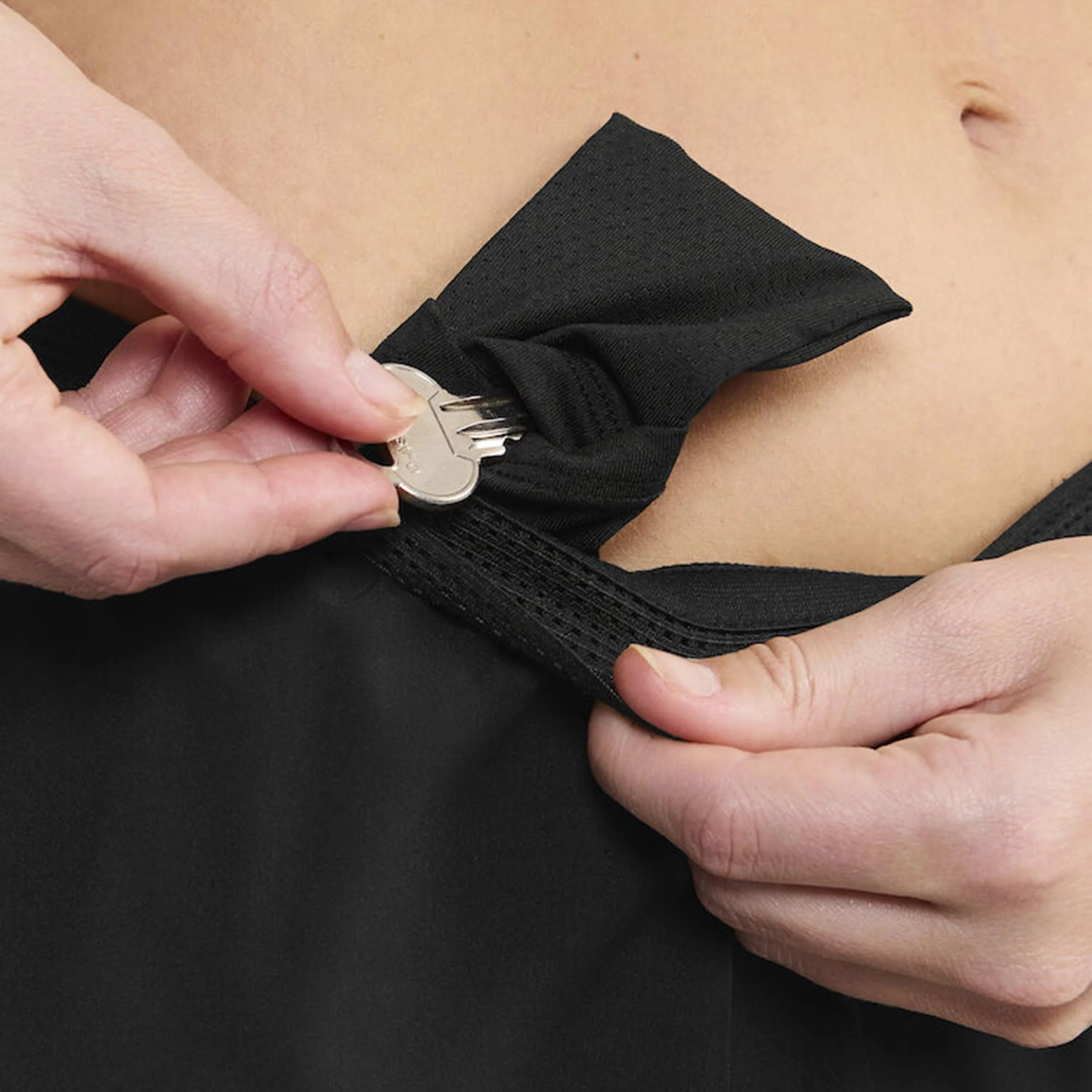 Pro Hypervent Split 2 Laufshorts Damen-Schwarz - Image 10