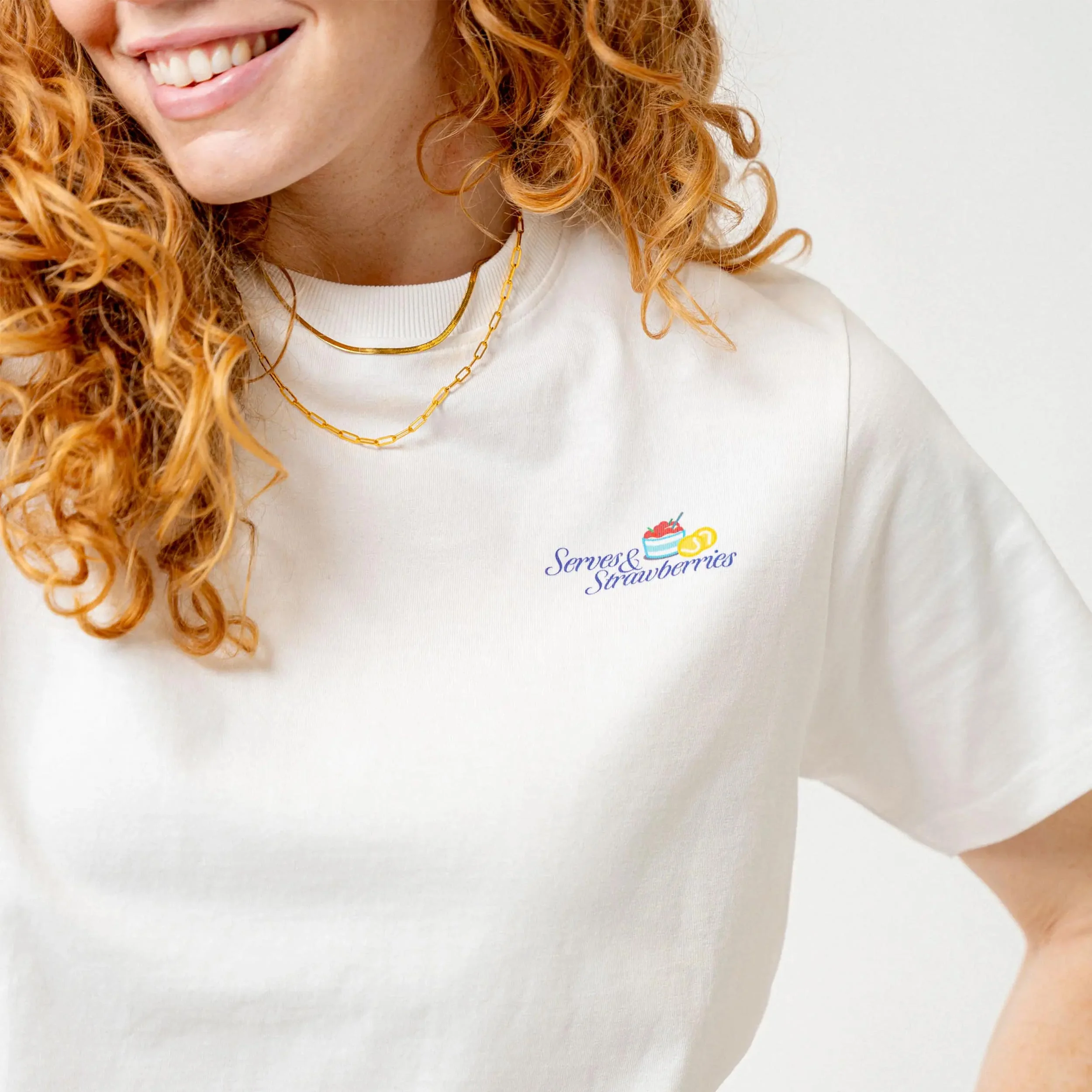Peppa Pig Serves & Strawberries – '94 Campus T-Shirt Unisex - weiß - Image 3