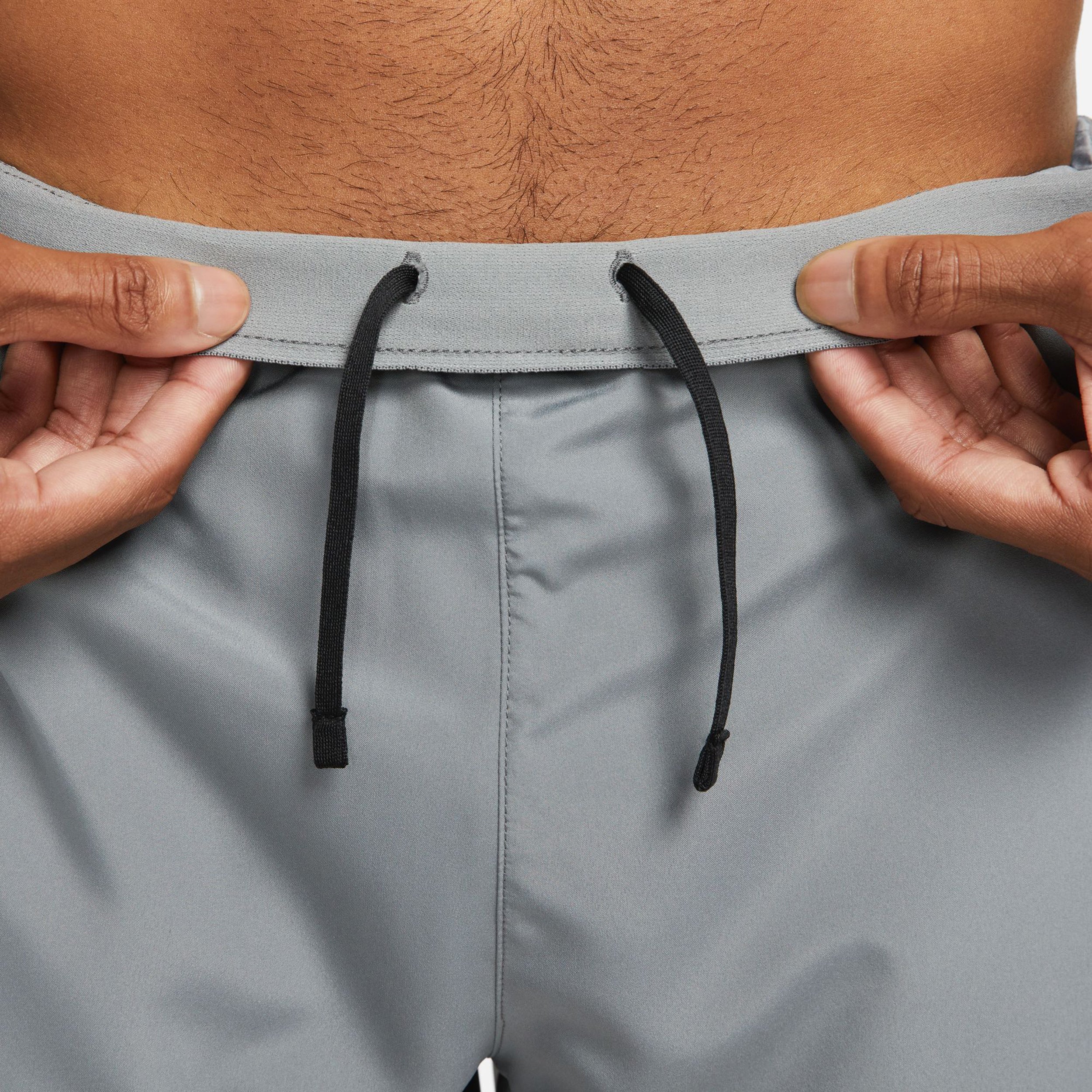Challenger 5in Laufshorts Herren - grau - Image 10