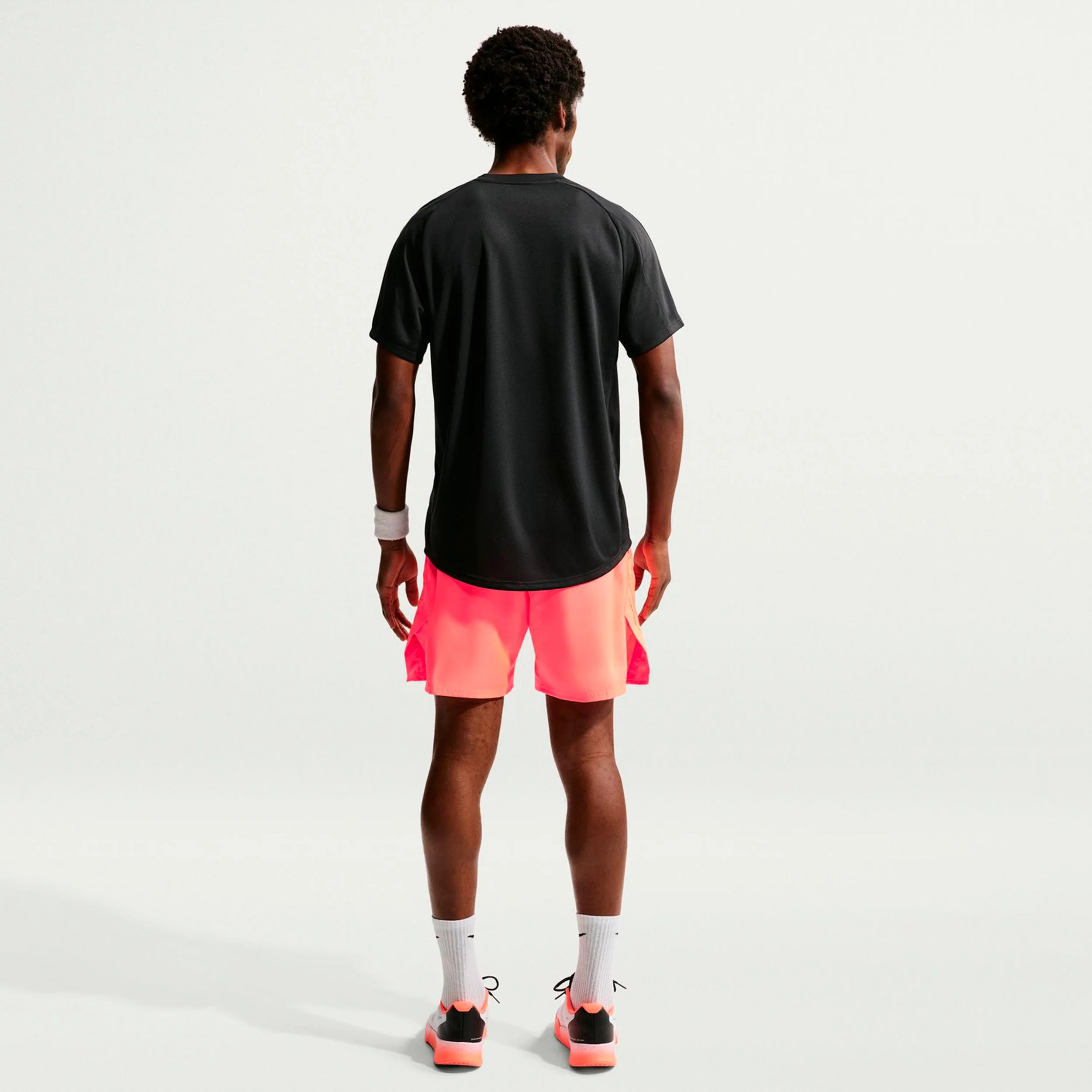 Court Victory Dri-Fit 7in Shorts Herren - koralle, schwarz - Image 3