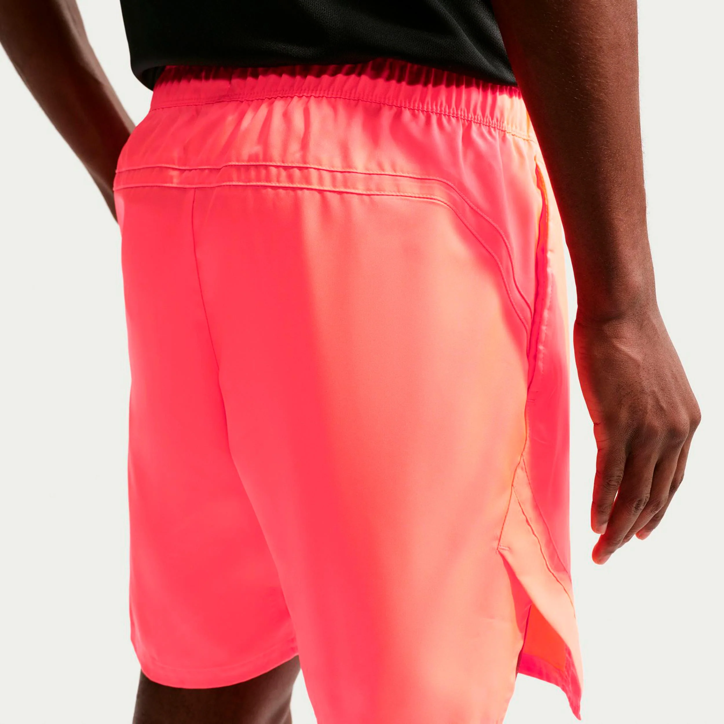 Court Victory Dri-Fit 7in Shorts Herren - koralle, schwarz - Image 4