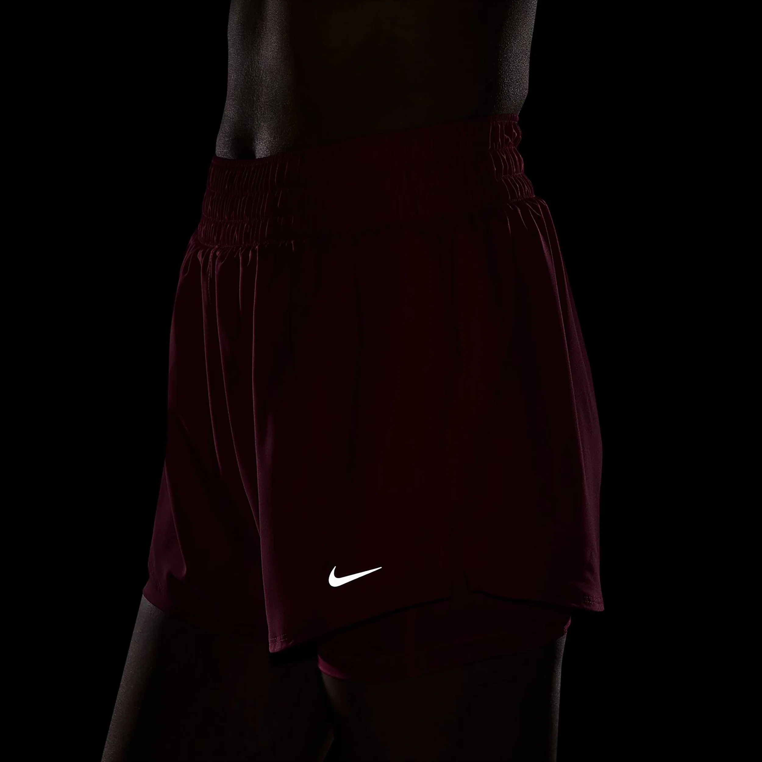 Dri-Fit One Mid Rise 2in1 3in Shorts Damen - berry, silber - Image 5