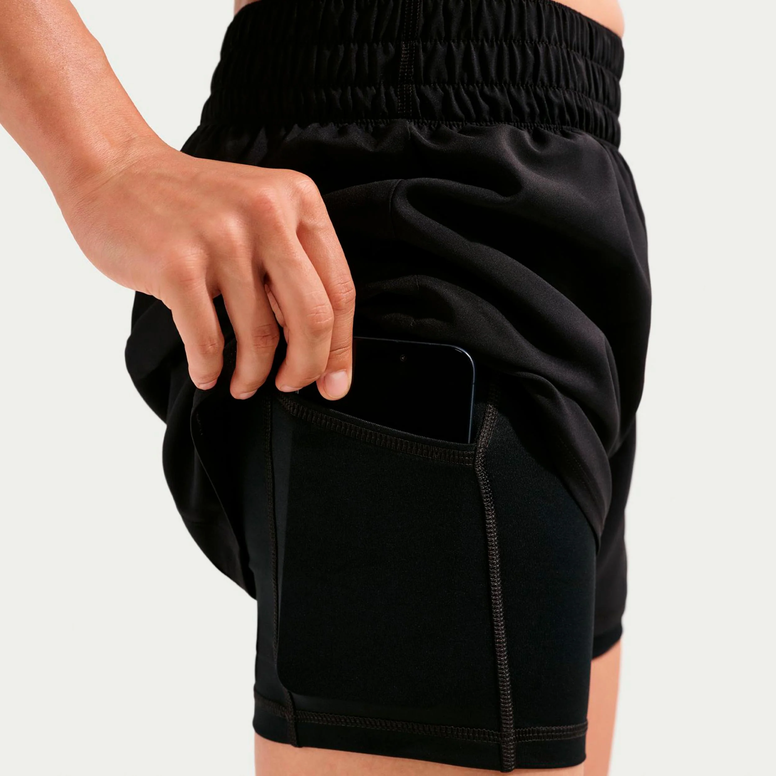 Dri-Fit One Mid Rise 2in1 3in Shorts Damen-schwarz, weiß - Image 6
