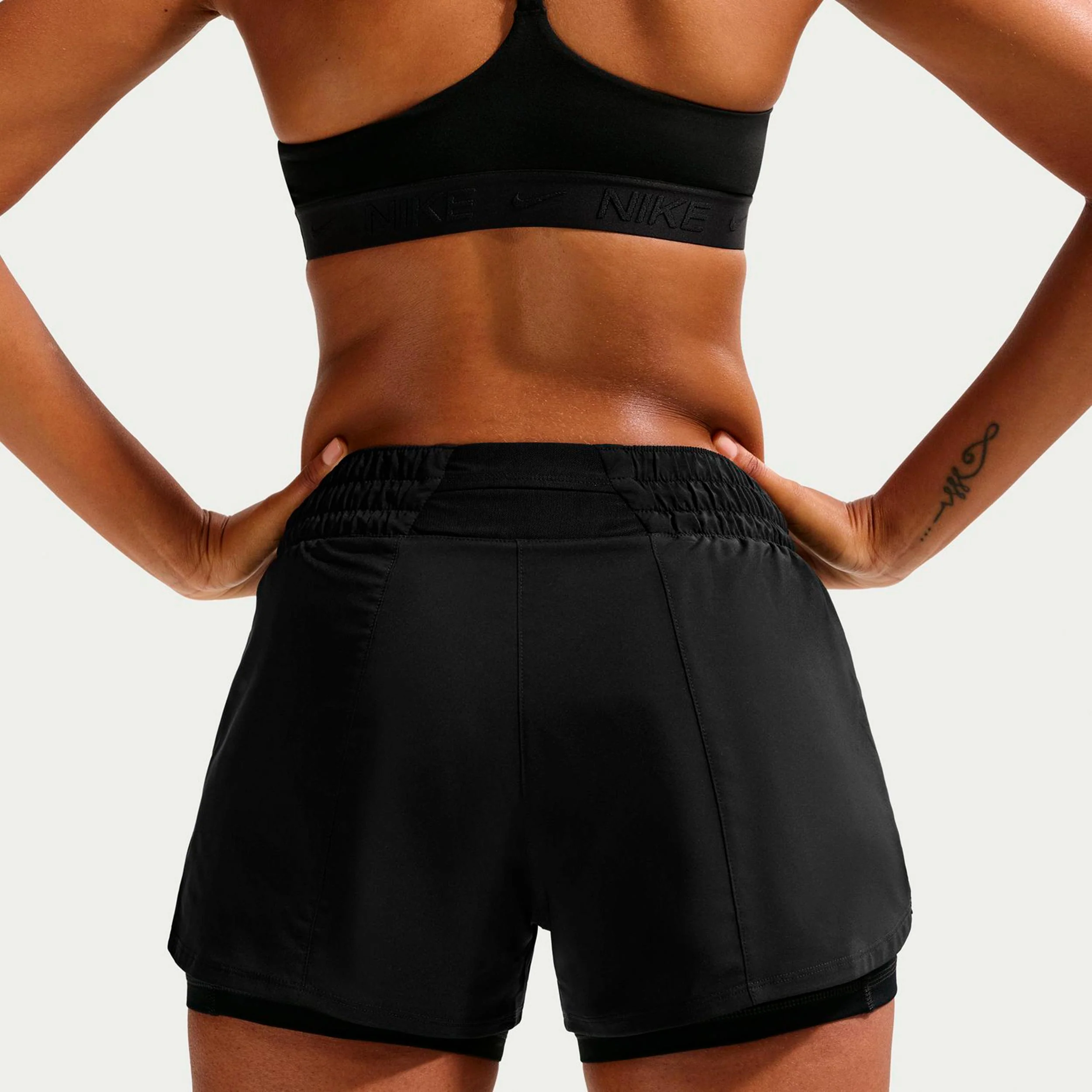 Dri-Fit One Mid Rise 2in1 3in Shorts Damen-schwarz, weiß - Image 4