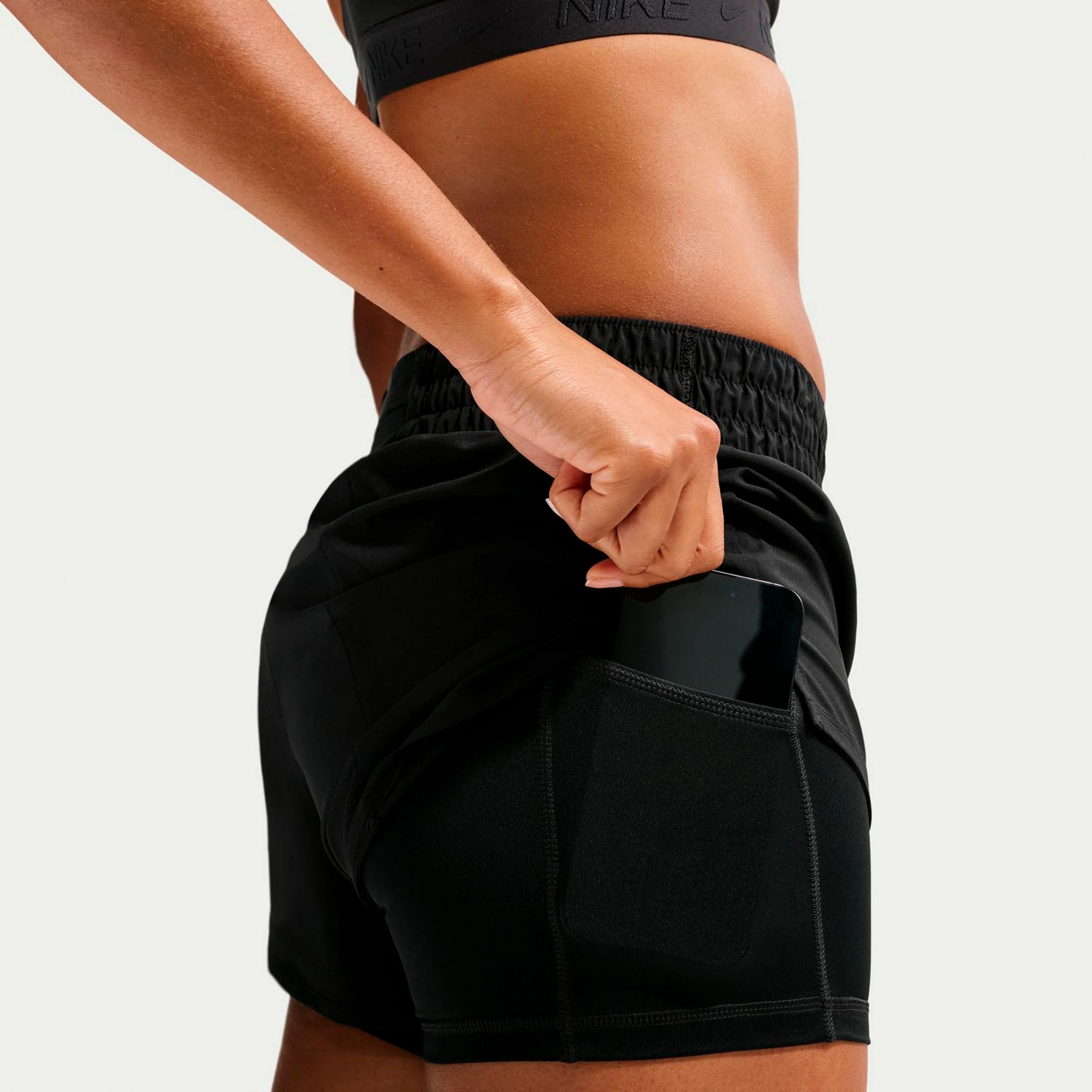 Dri-Fit One Mid Rise 2in1 3in Shorts Damen-schwarz, weiß - Image 6
