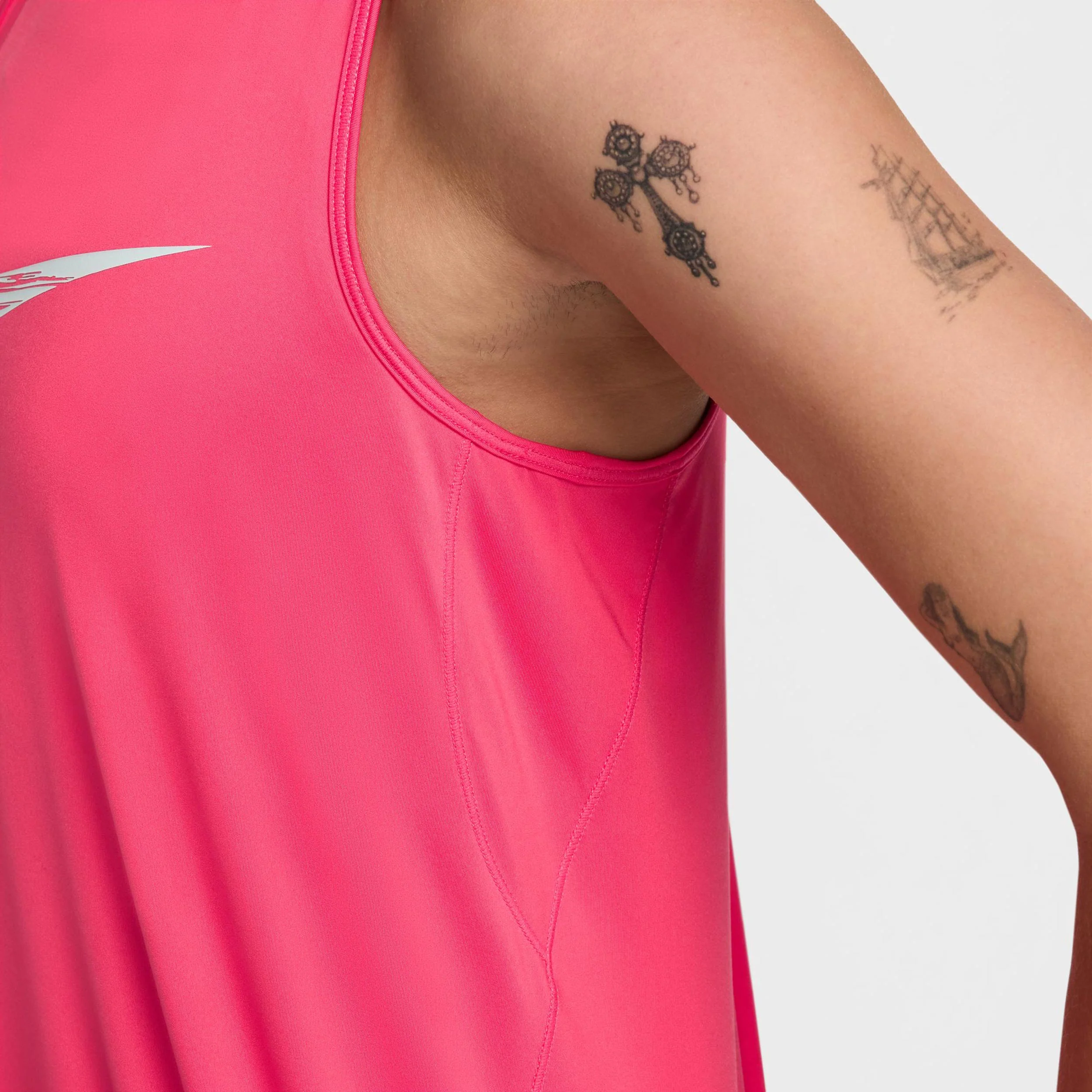 Dri-Fit One Swoosh Laufshirt Damen-Berry - Image 8