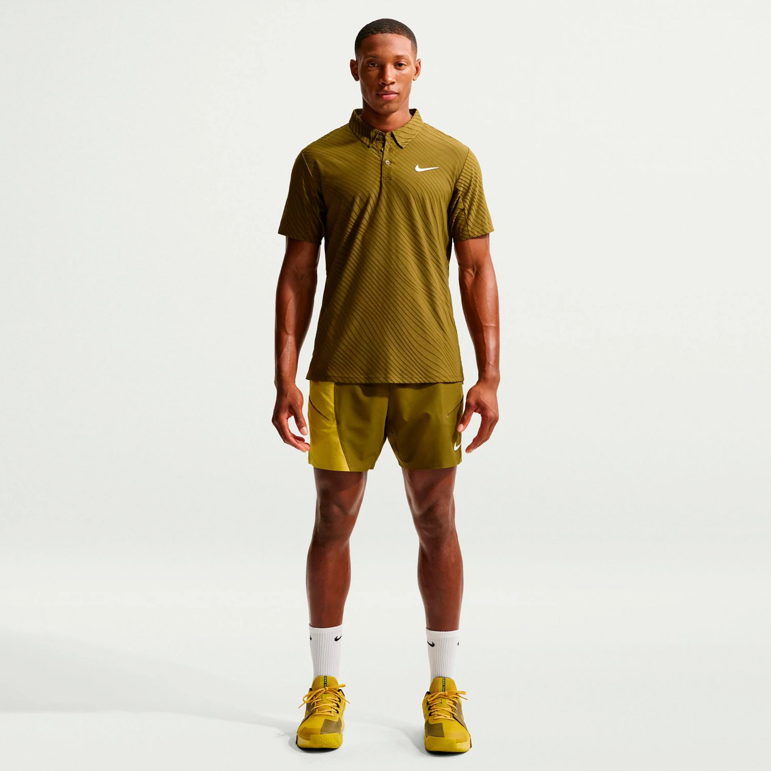 Jannik Sinner Court Dri-Fit Advantage Slam Polo Herren-oliv, weiß - Image 2