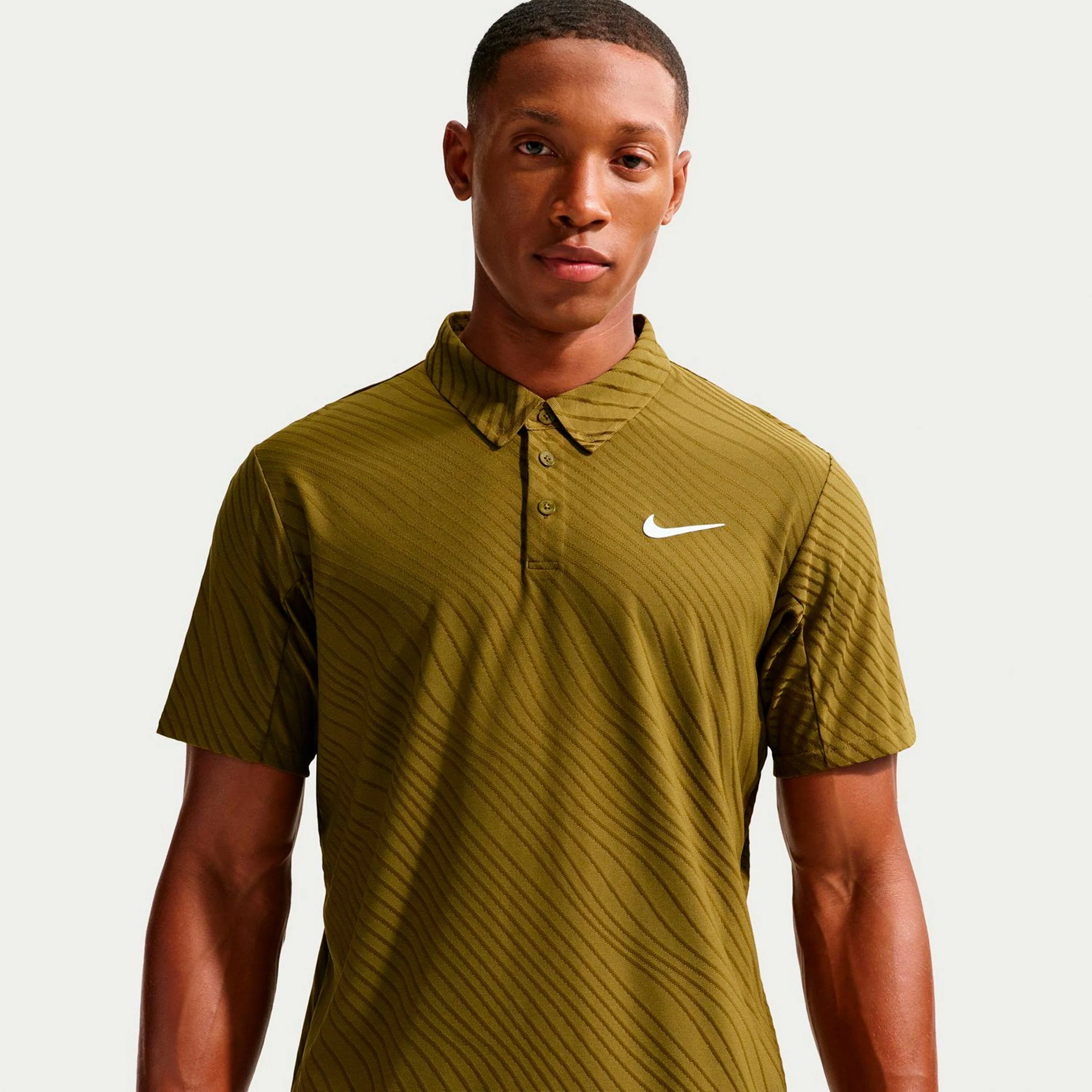 Jannik Sinner Court Dri-Fit Advantage Slam Polo Herren-oliv, weiß - Image 4