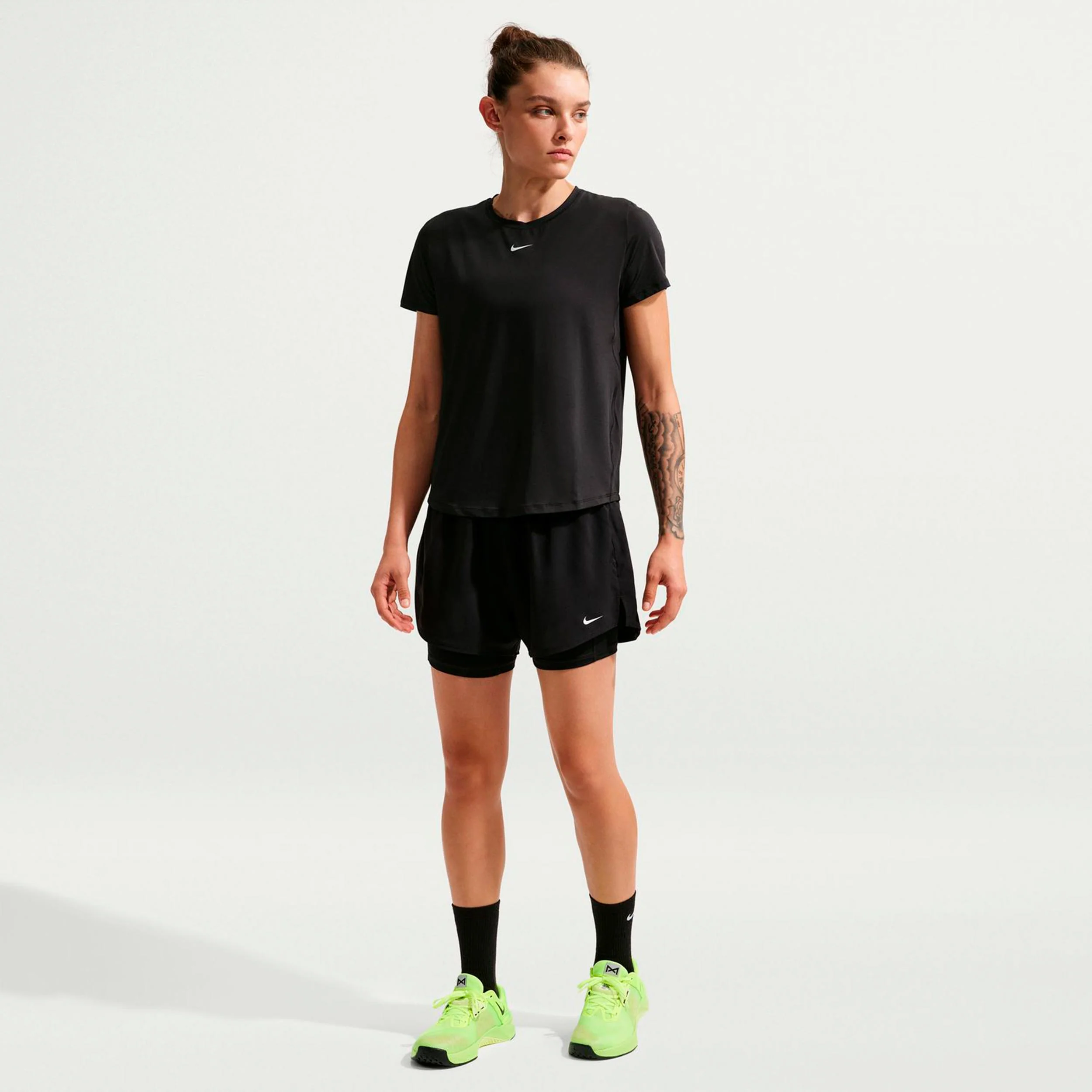 One Dri-Fit T-Shirt Damen-schwarz, weiß - Image 2
