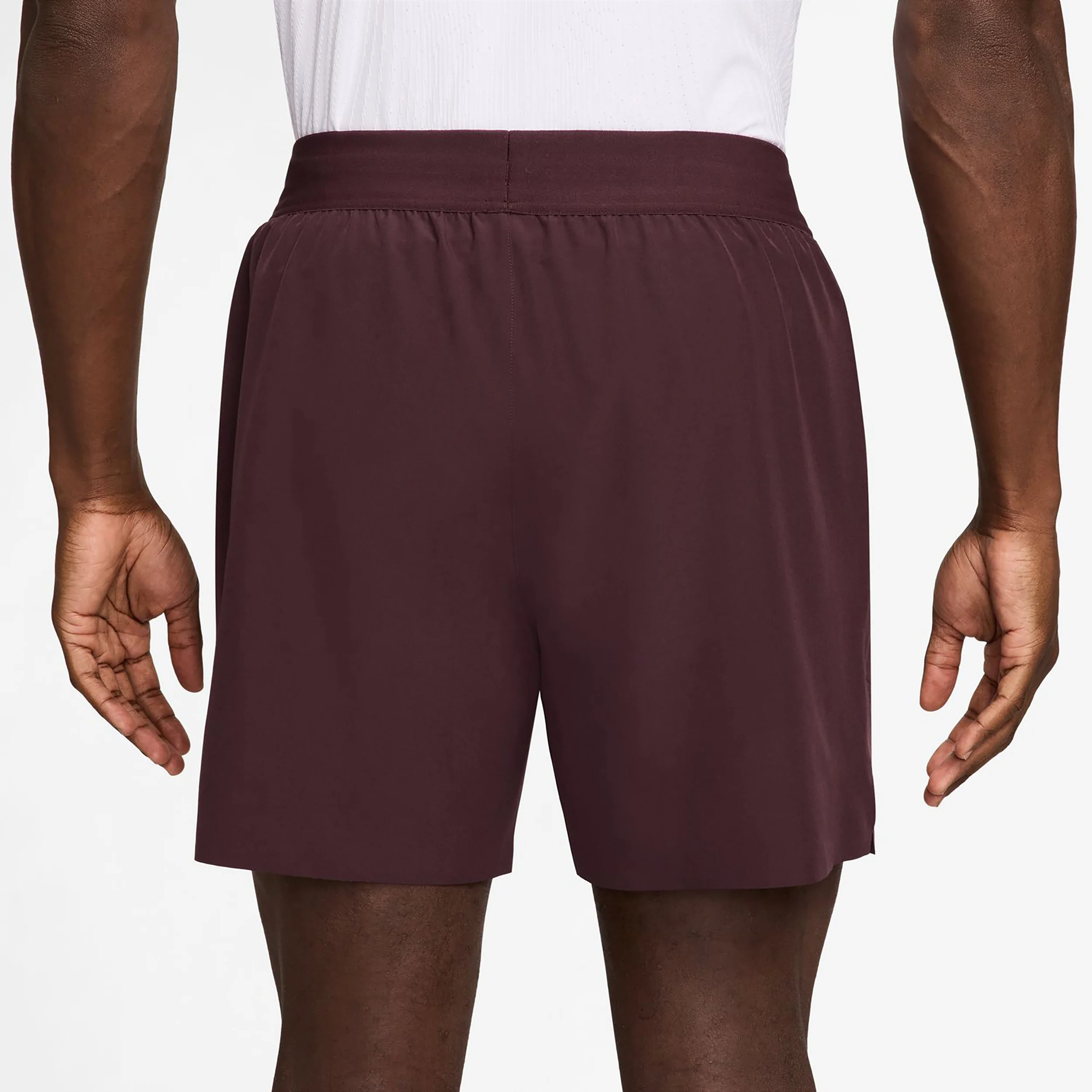 Sinner Court Dri-FIT Advantage 6in Shorts Herren - dunkelrot, weiß - Image 2