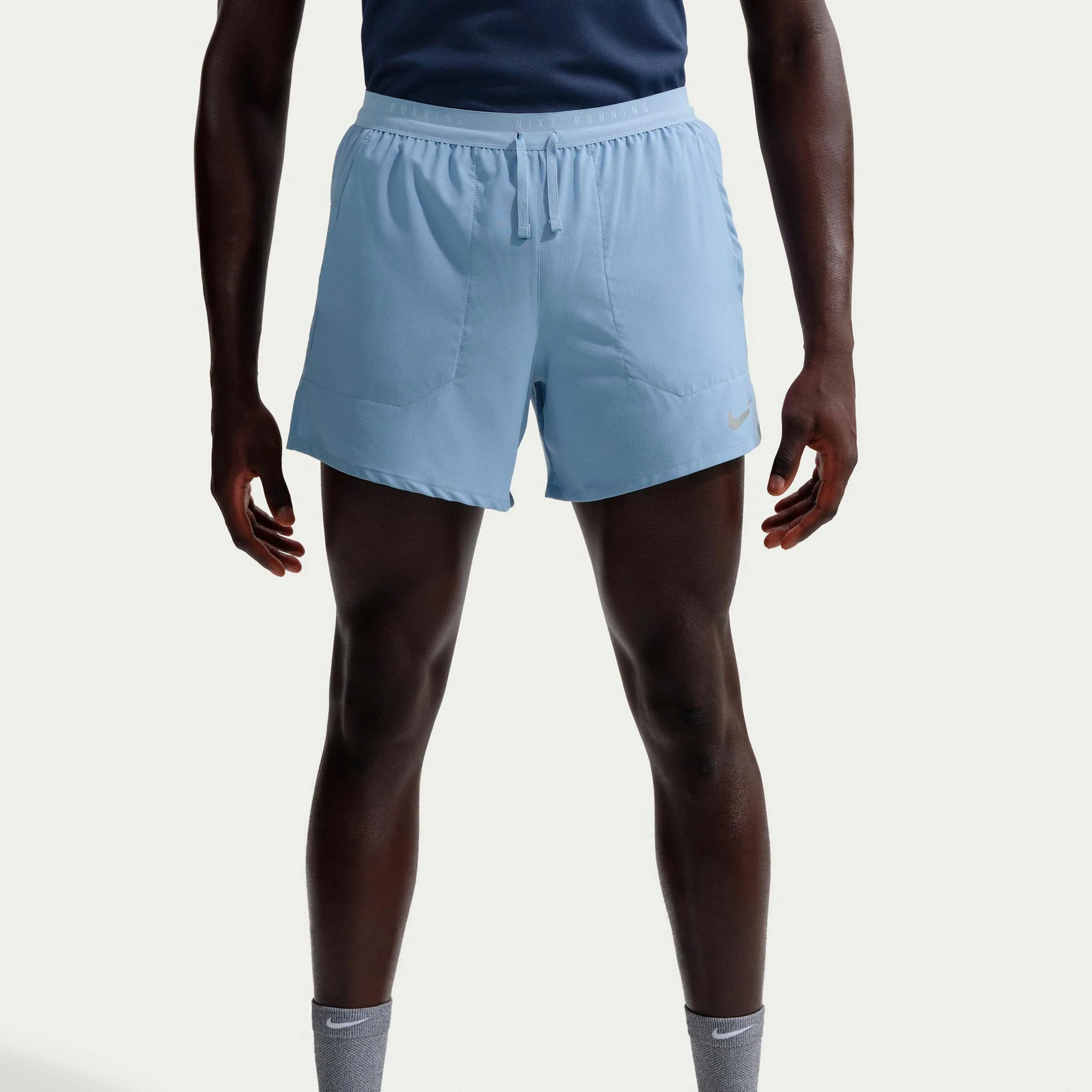 STRIDE 5IN Laufshorts Herren - blau, silber