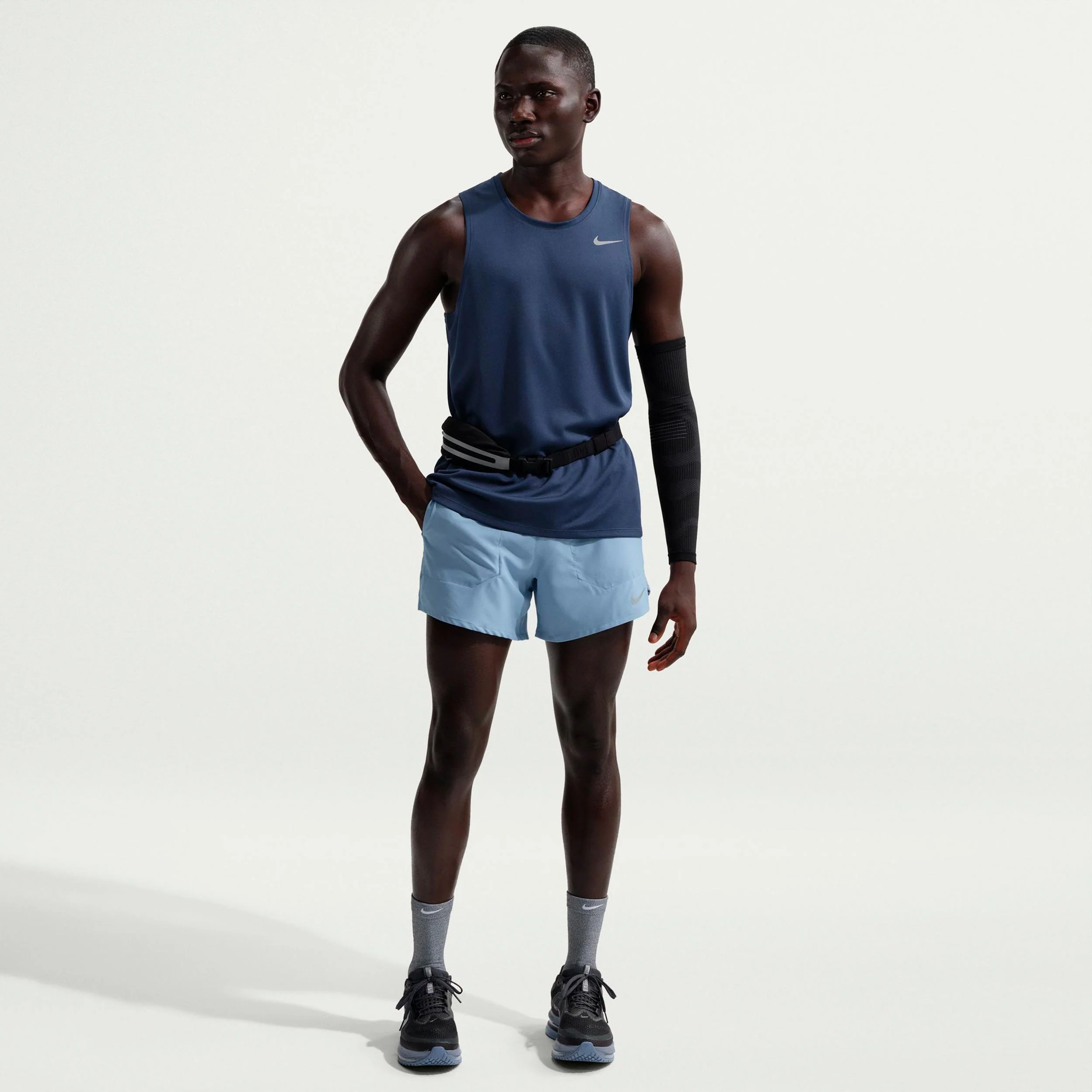 STRIDE 5IN Laufshorts Herren - blau, silber - Image 2