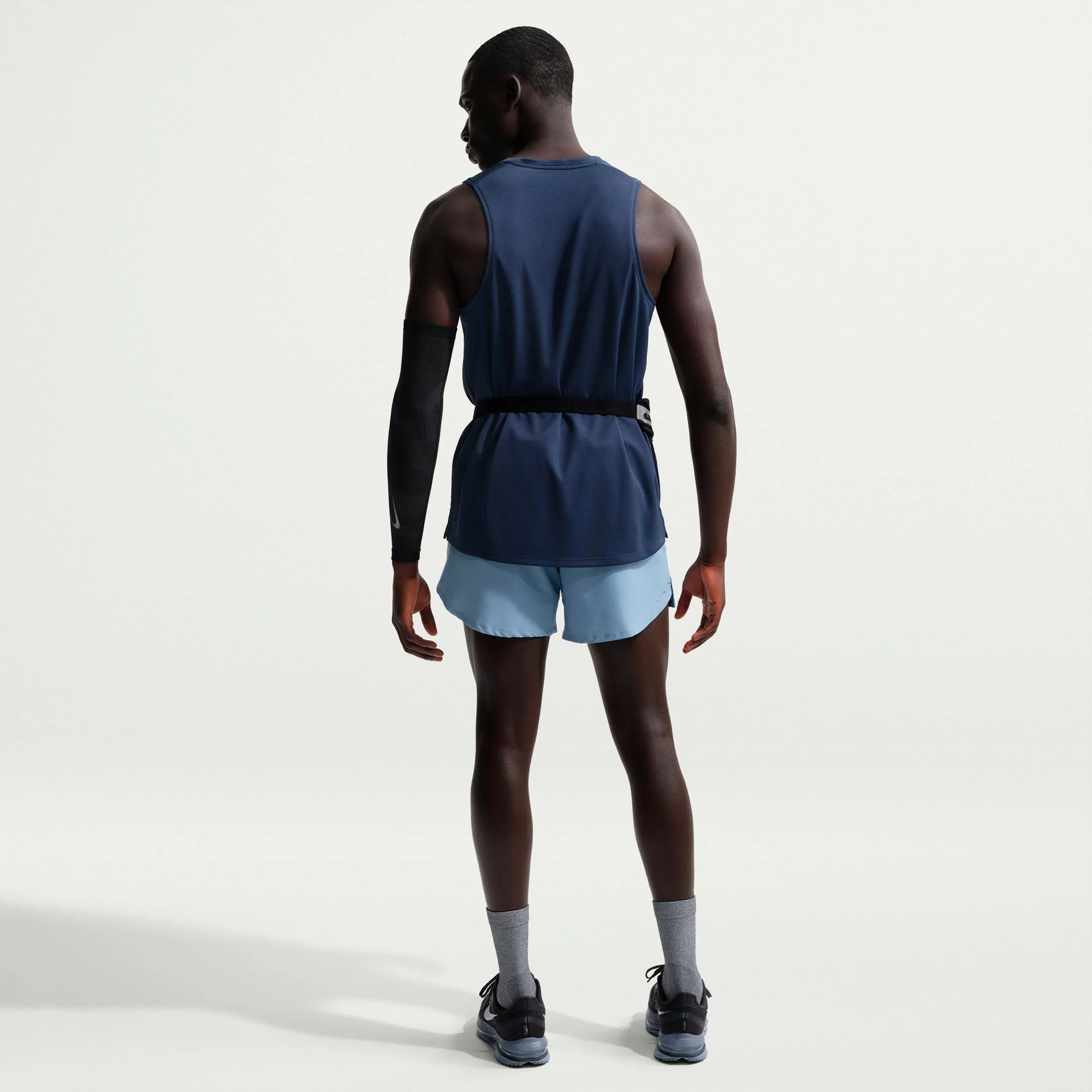 STRIDE 5IN Laufshorts Herren - blau, silber - Image 3
