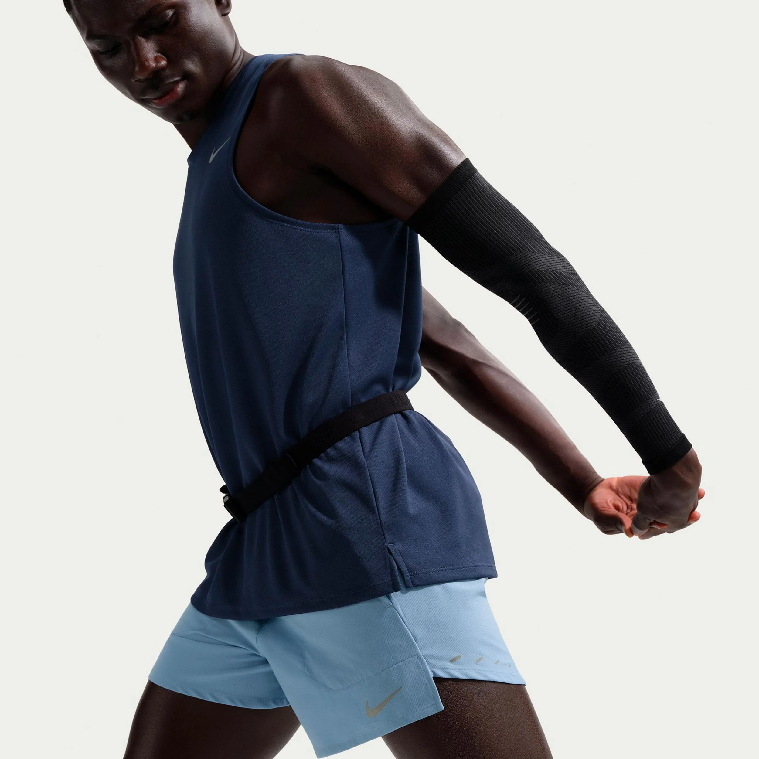 STRIDE 5IN Laufshorts Herren - blau, silber - Image 5