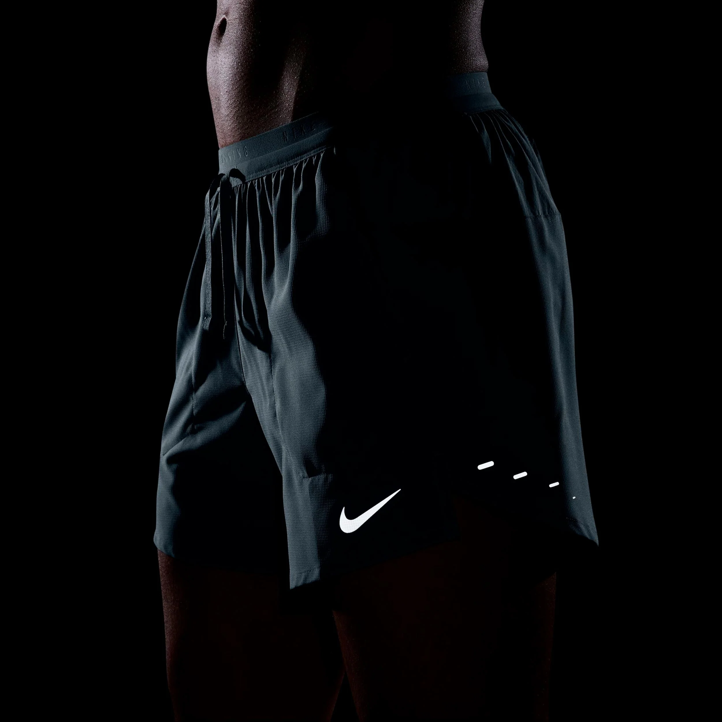 STRIDE 5IN Laufshorts Herren - blau, silber - Image 6