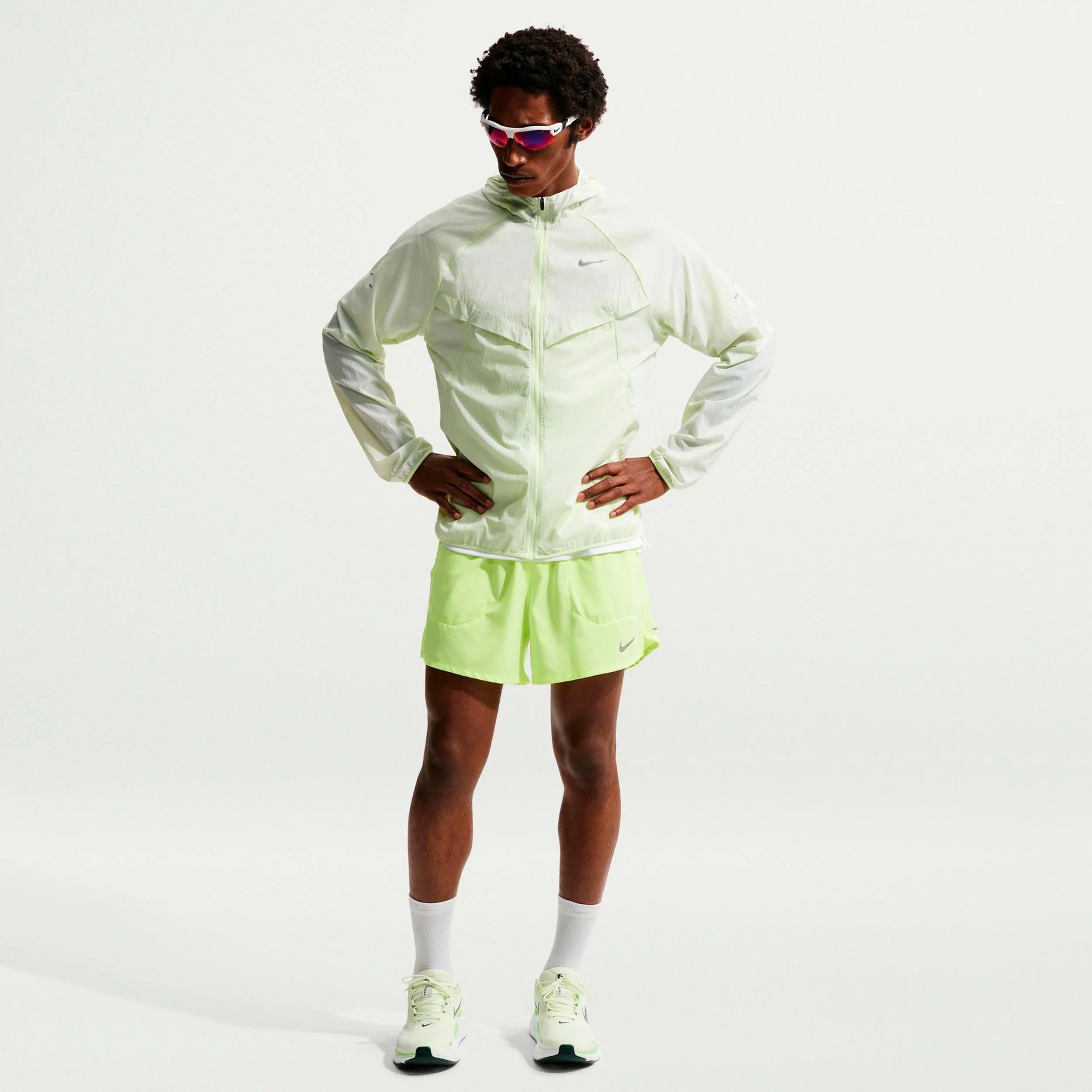 STRIDE 5IN  Laufshorts Herren - neongelb, silber - Image 2