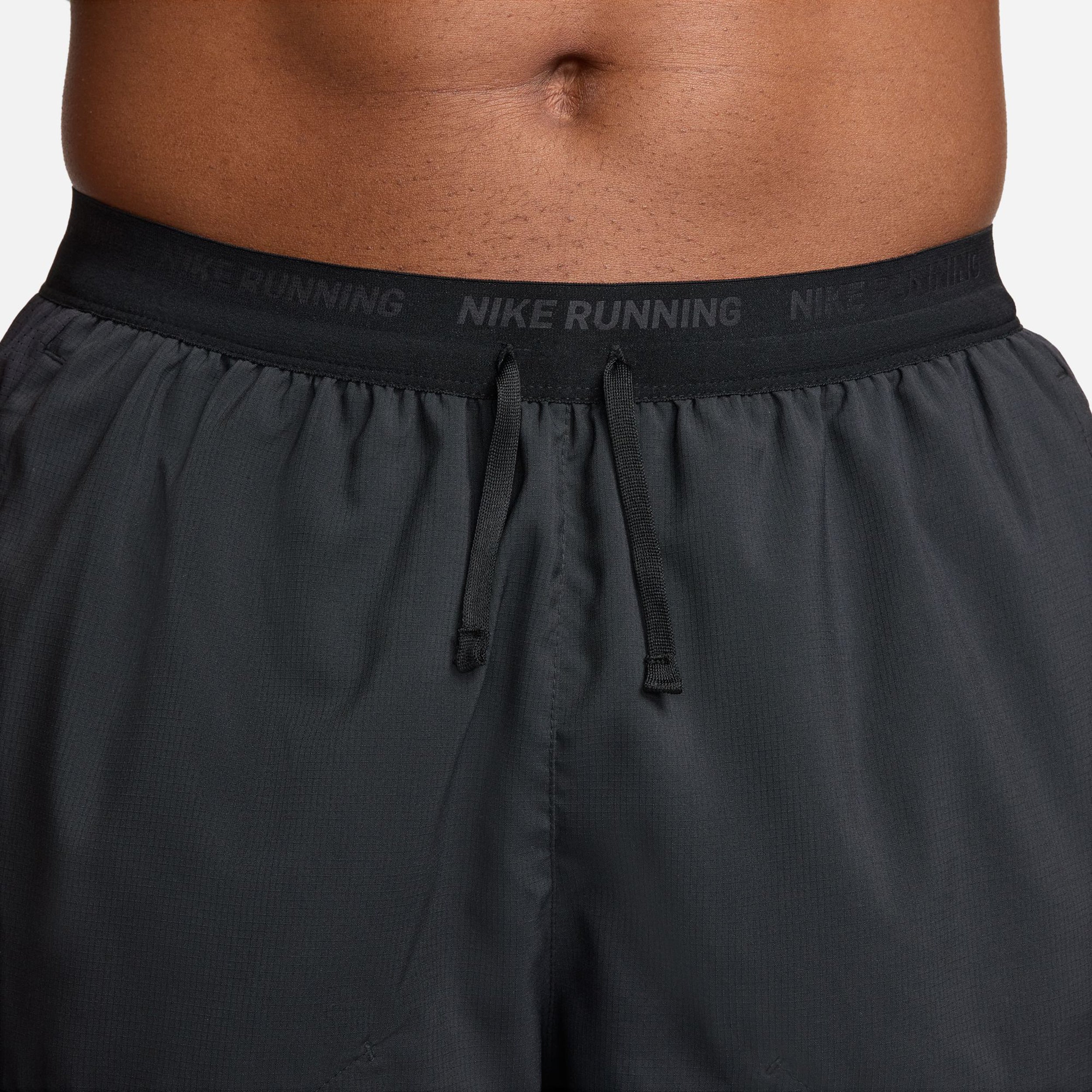 Stride 5in Laufshorts Herren-Schwarz - Image 8