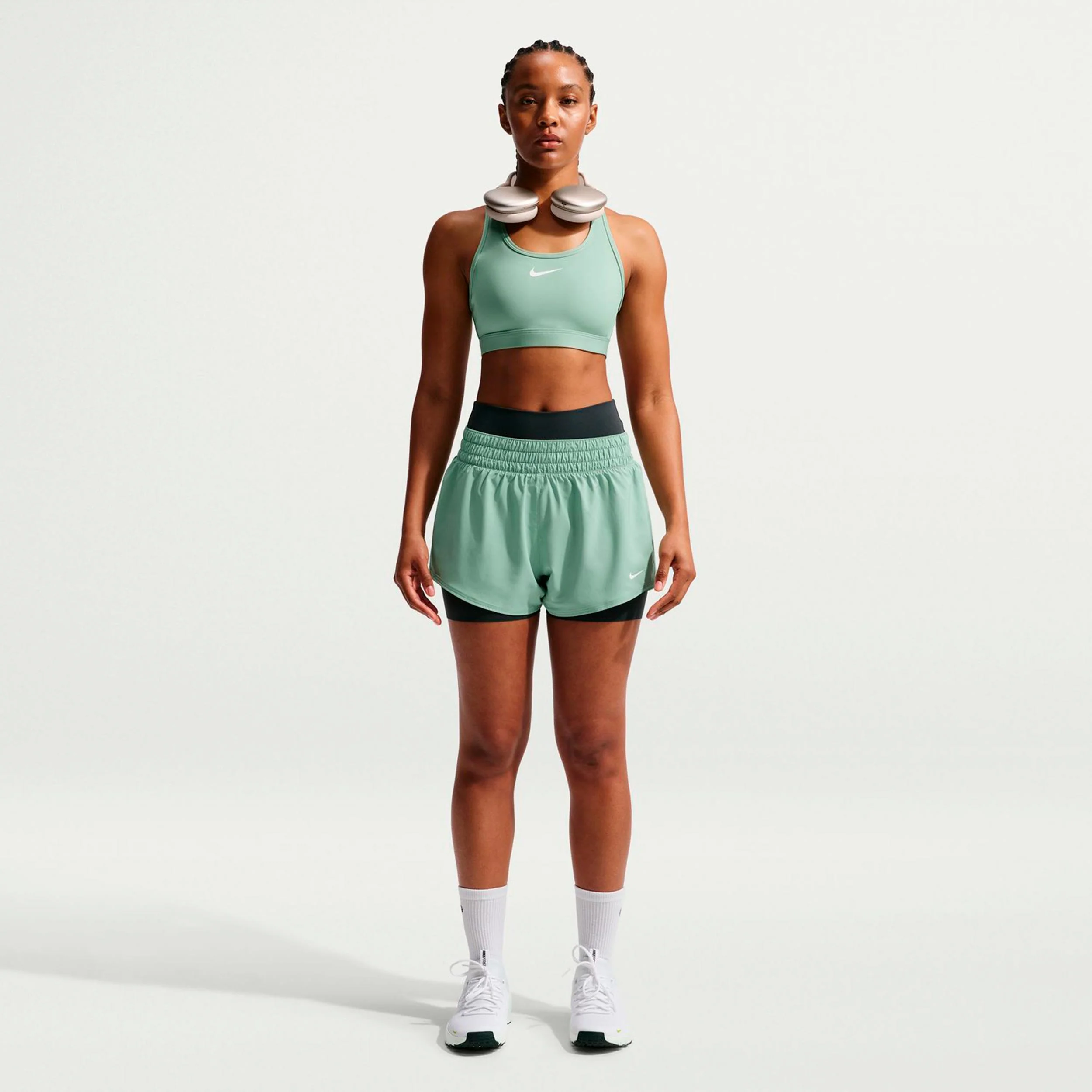 Swoosh Medium Sport-BH Damen - salbei, weiß - Image 2
