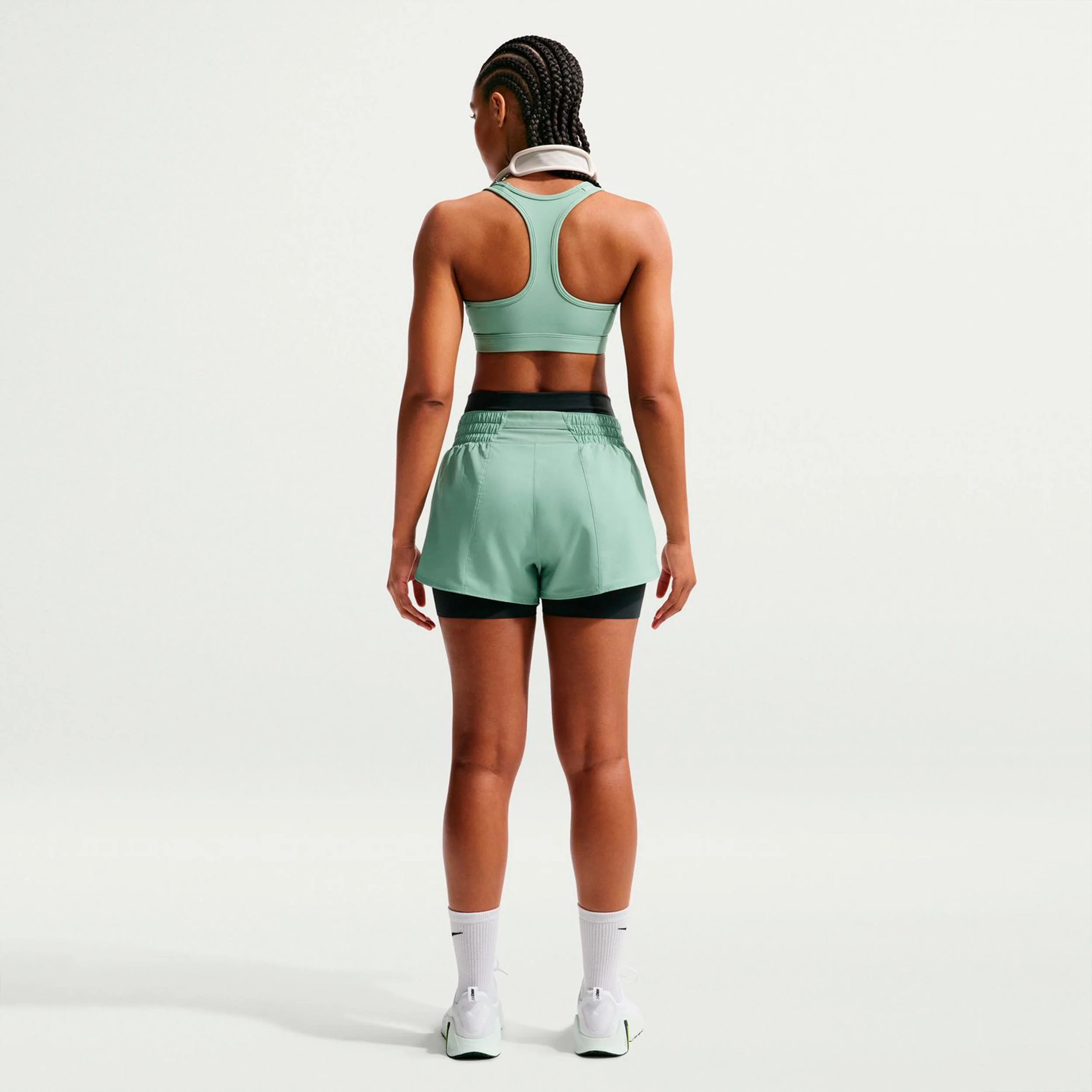 Swoosh Medium Sport-BH Damen - salbei, weiß - Image 3