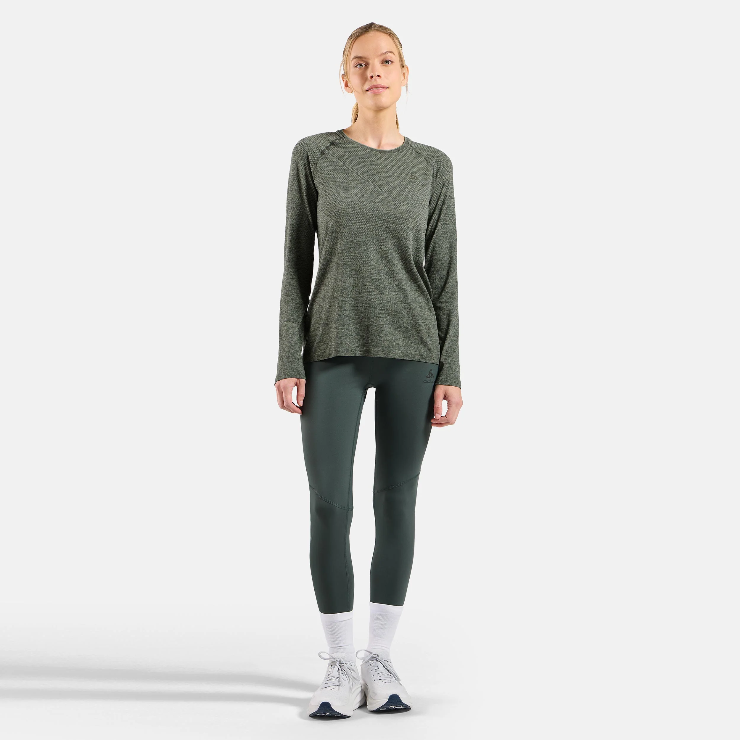 Essential Seamless Crew Neck Longsleeve Damen-oliv - Image 6