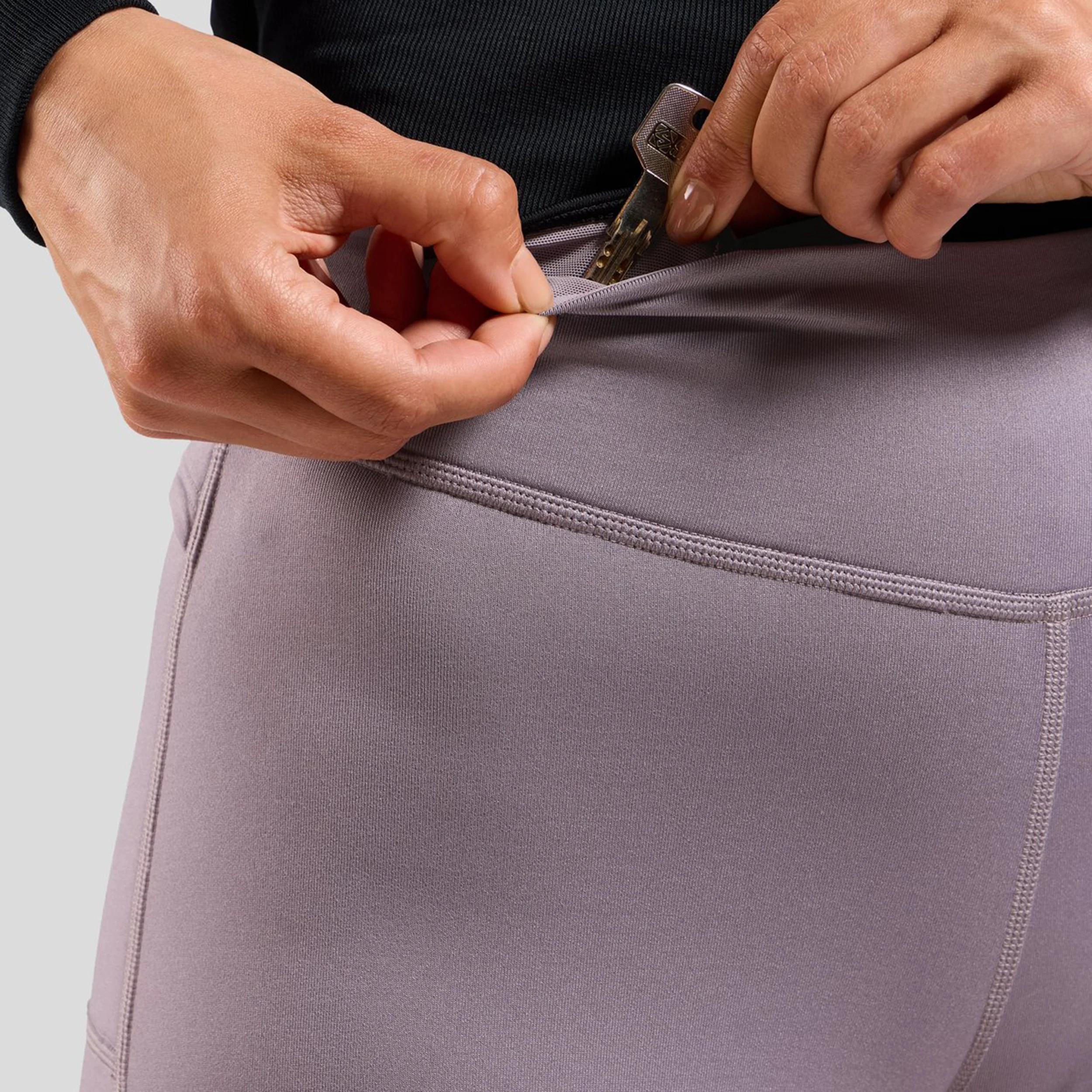 Essential Warm Lauftight Damen-Grau - Image 5