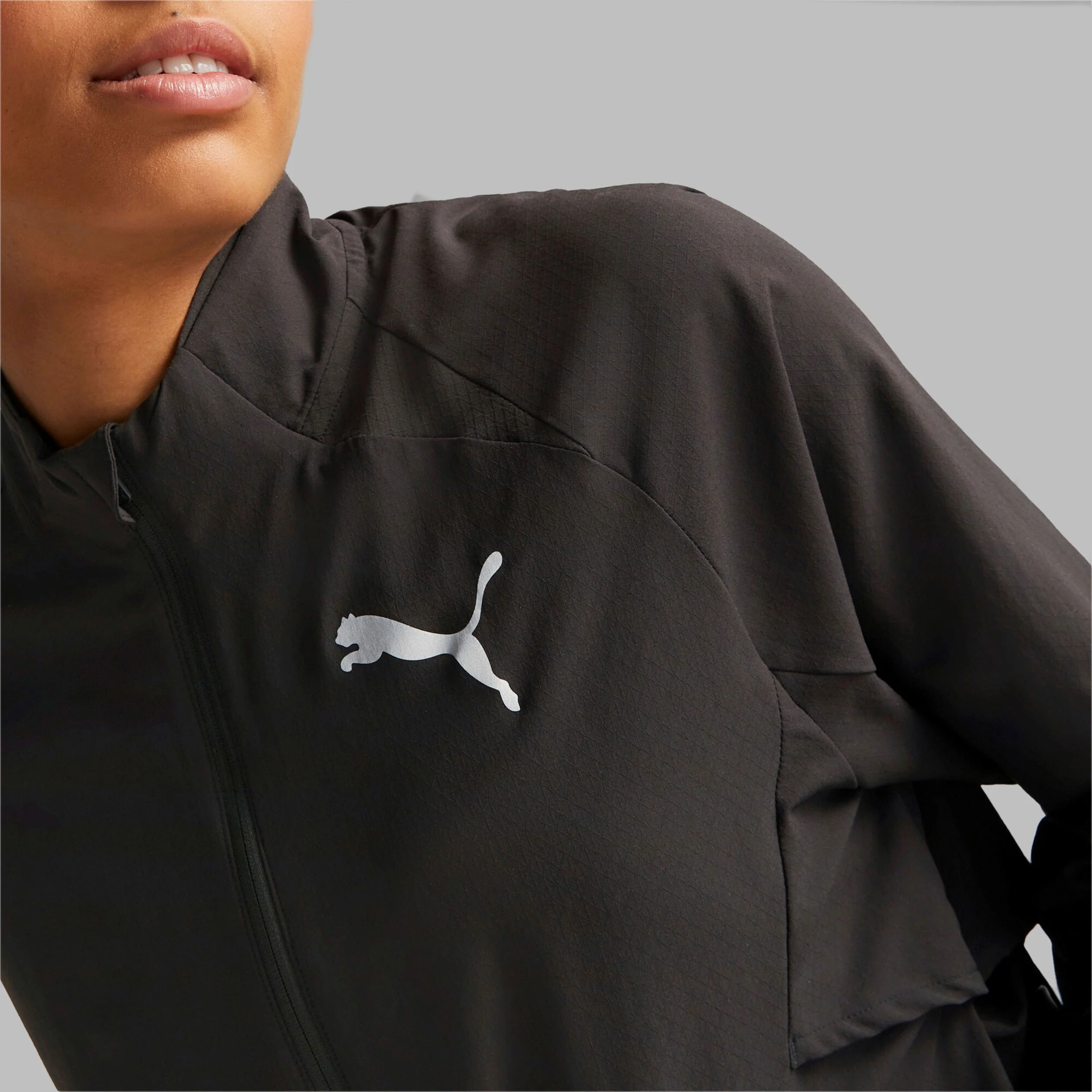 Run Ultraweave Laufjacke Damen-Schwarz - Image 9