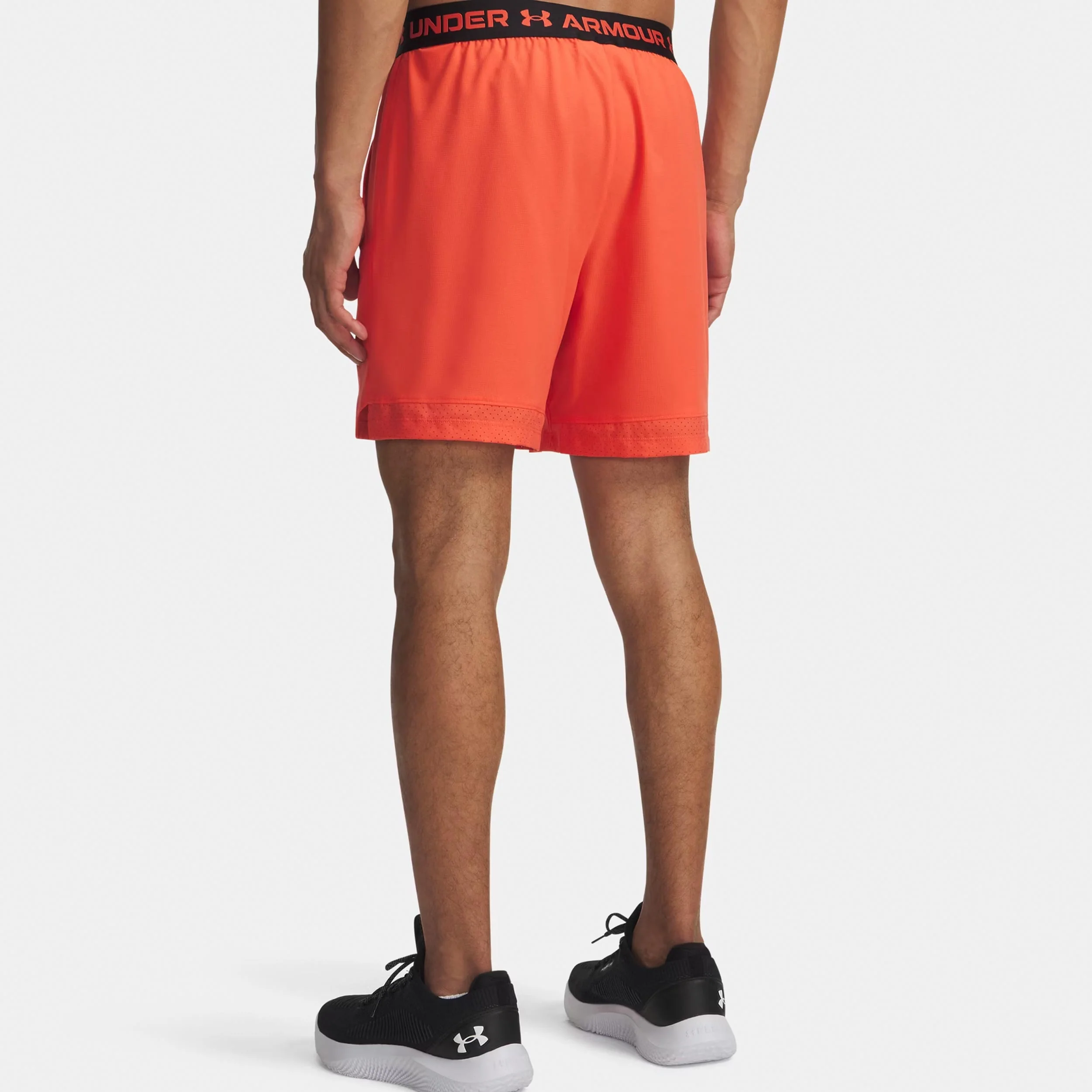 Vansih Woven 6in Shorts Herren-rot, schwarz matt - Image 2