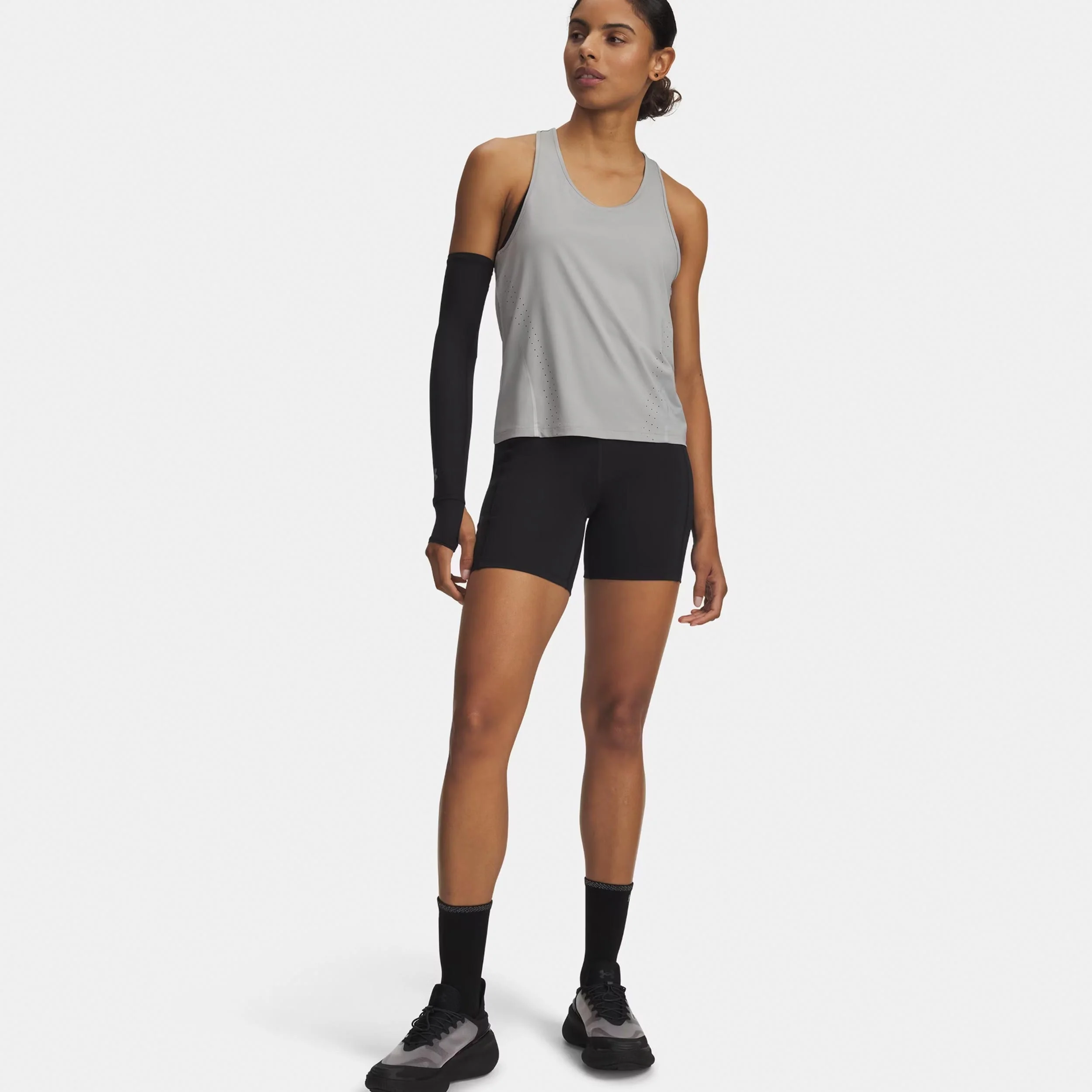 Velociti 6in Fitted  Laufshorts Damen-schwarz, silber - Image 3